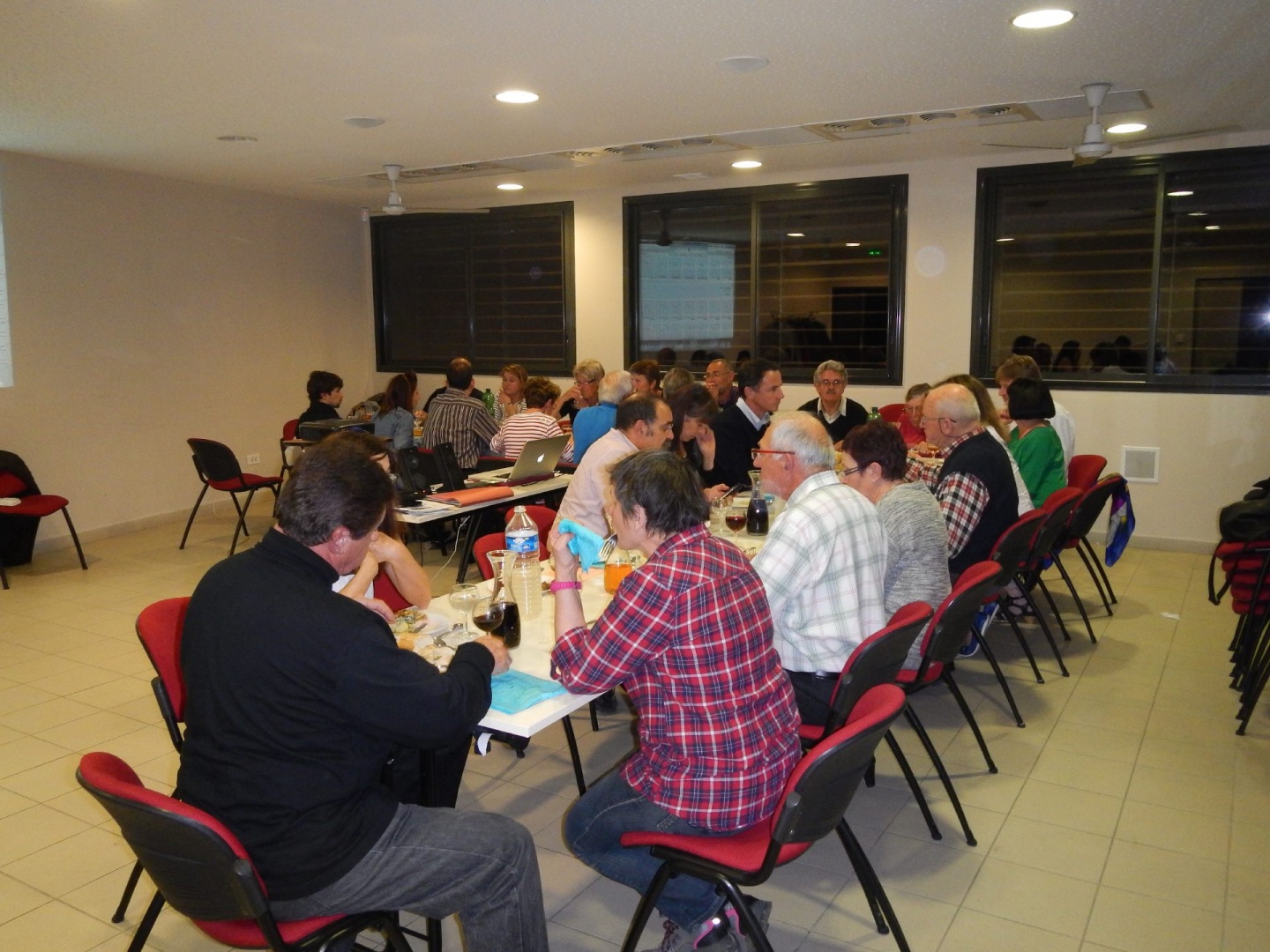 a table nous R.jpg a table nous R.jpg