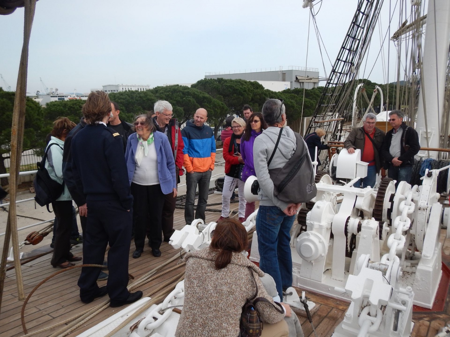 a l'avant.jpg a l'avant.jpg