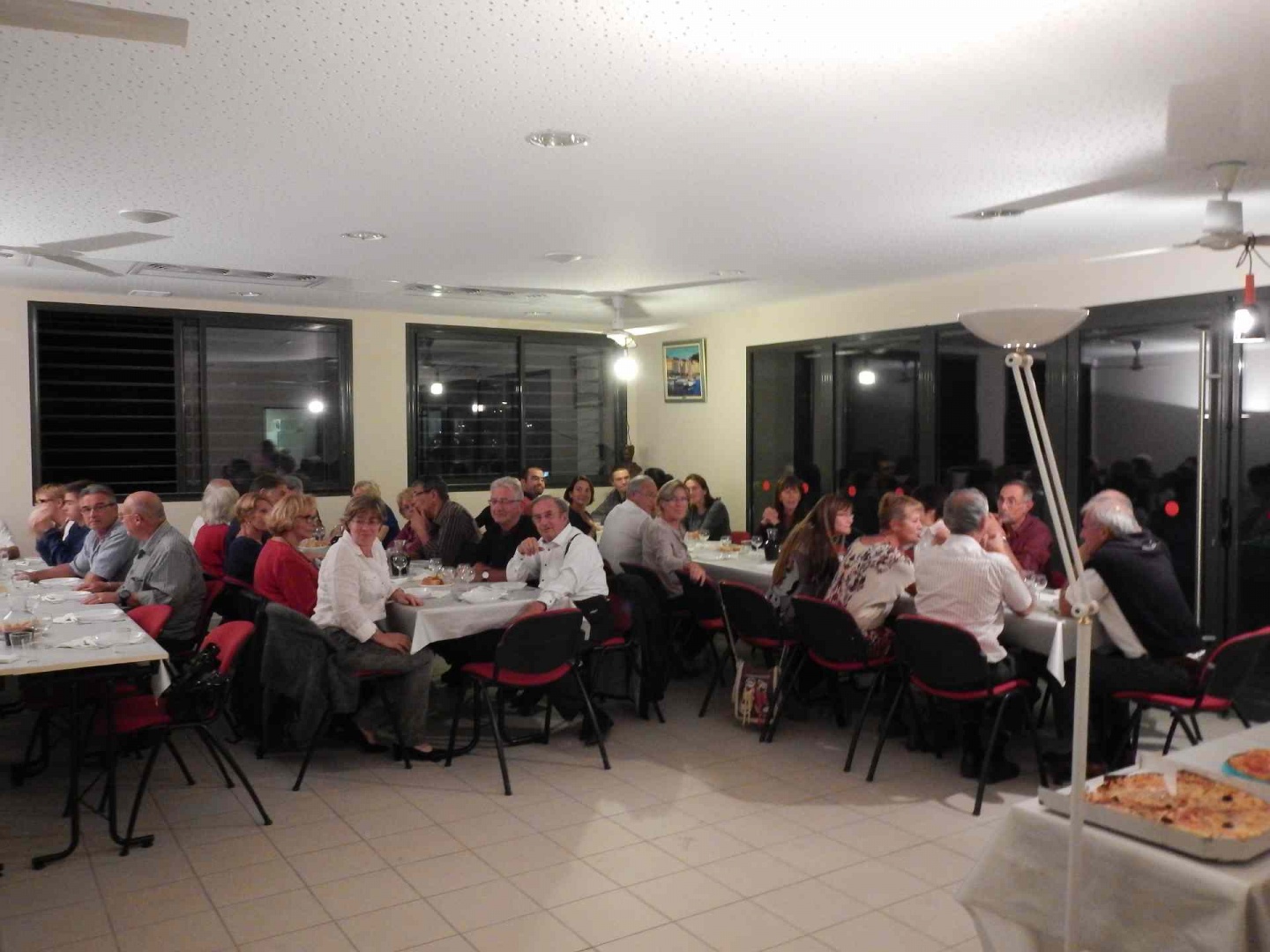 (1) les tables manouche .jpg (1) les tables manouche .jpg