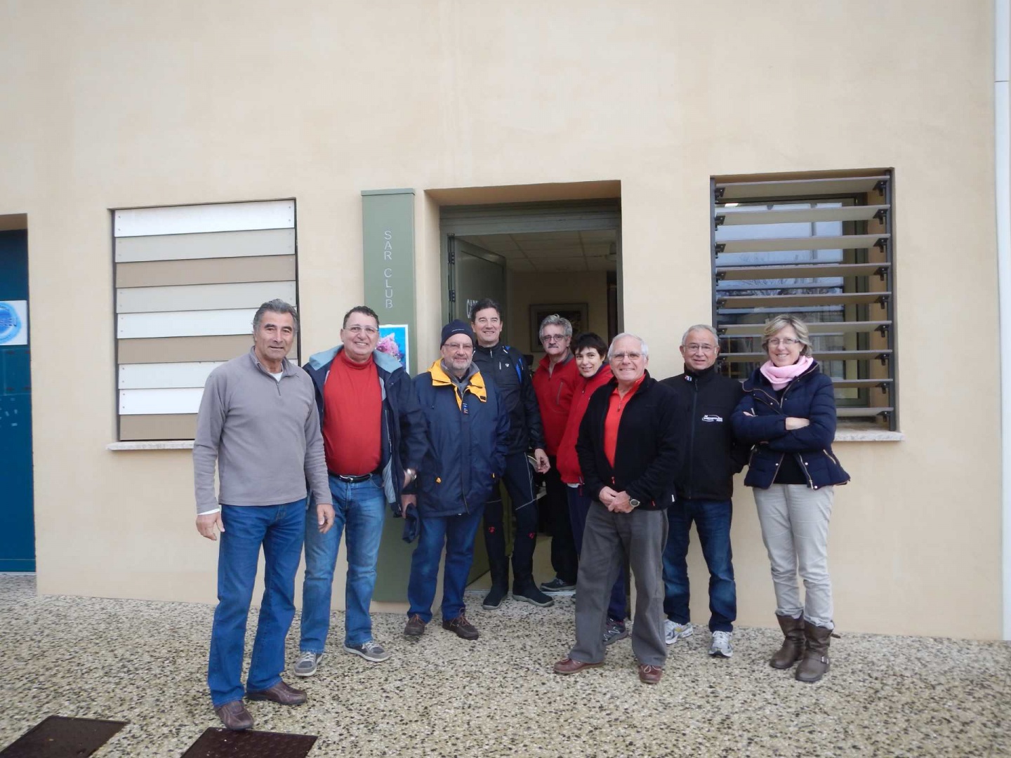 le groupe av la sortie.jpg le groupe av la sortie.jpg