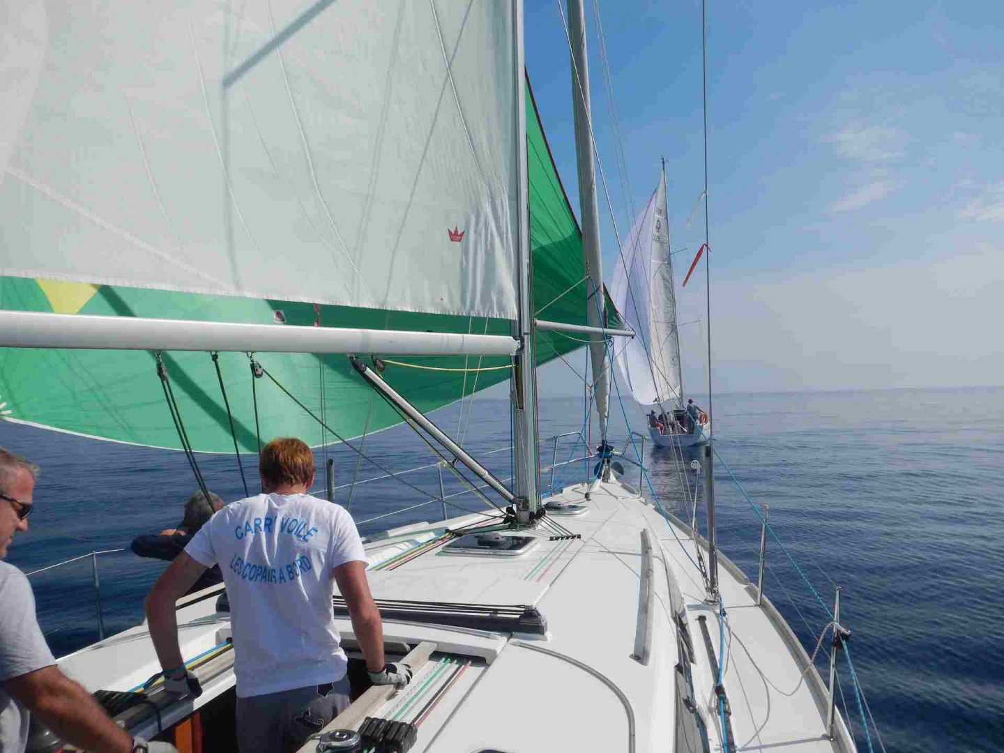 au largue sous spi.jpg