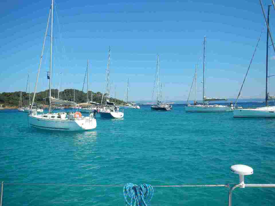 9 - 70 voiliers au mouillage.jpg 9 - 70 voiliers au mouillage.jpg